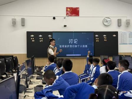 罗湖外语小学高质量完成罗湖区“百人听千课”教学视导活动