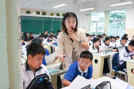 深耕课堂探新质 视导赋能促发展 ——罗湖外语实验学校迎区“百人听千课”活动