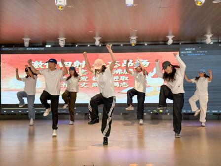 文韬武略备中考，锦心绣笔赢未来——翠园文锦中学召开2025-2026学年度初三教育教学工作会议