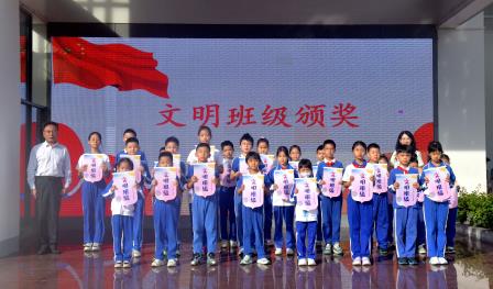 实践淬炼真知，劳动磨砺品格 ——主题升旗仪式（第十一周）