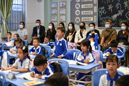 聚焦萌娃成长，共筑启蒙之路——深圳市景贝小学举办一年级家长开放日活动