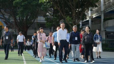 跨区共研 智启新程 ——惠城区中学书记（校长）走进罗外初中探索智慧教育之路