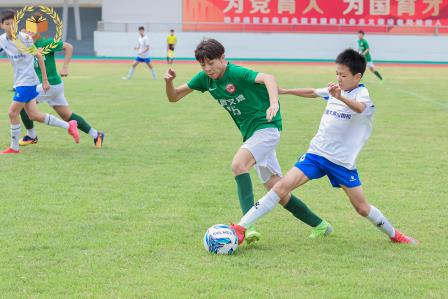 绿茵场上披荆斩棘，文锦少年载誉而归