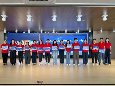 文韬武略备中考，锦心绣笔赢未来——翠园文锦中学召开2025-2026学年度初三教育教学工作会议