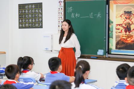 AI赋能童真课堂 研思深耕育新苗 ——罗湖区“百人听千课”活动走进罗湖实验学校小学部