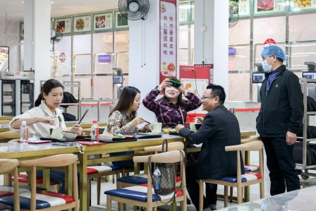 家校携手，共筑“舌尖上的幸福” ——我校膳食监督委员会换届选举暨聘任仪式圆满举行