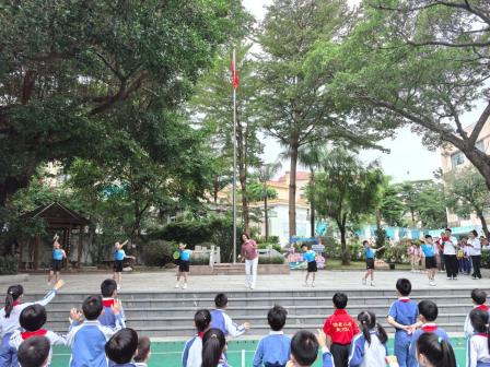 燃情十五运·羽动少年时——深圳市怡景小学举行2025年“校长杯”羽毛球联赛暨“艺”享十五运跨学科主题学习活动