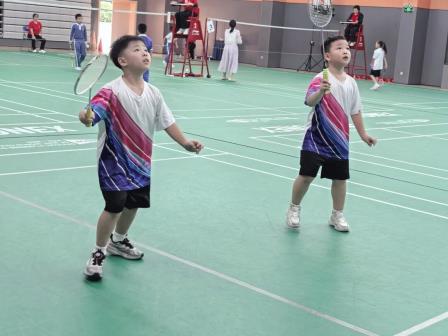 燃情十五运·羽动少年时——深圳市怡景小学举行2025年“校长杯”羽毛球联赛暨“艺”享十五运跨学科主题学习活动