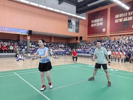 燃情十五运·羽动少年时——深圳市怡景小学举行2025年“校长杯”羽毛球联赛暨“艺”享十五运跨学科主题学习活动