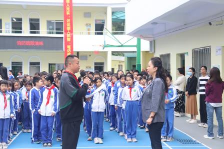 筑牢安全防线，提升应急能力  -----景园实验小学开展消防疏散演练