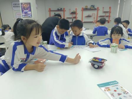 走出教室，走进天地：新秀小学进行社会实践美育课堂