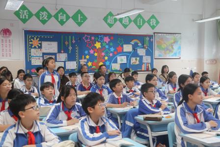 AI赋能新课堂 “活力”课堂促发展————罗湖区中小学“百人听千课”专家团队走进人民小学