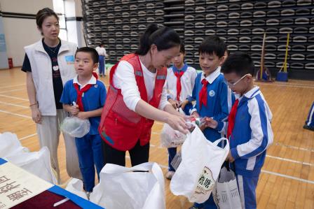 破“塑”解“盒”，植绿于心！ ———深圳市翠北实验小学打造校园环保新标杆