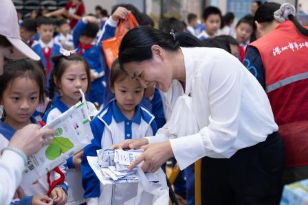 破“塑”解“盒”，植绿于心！ ———深圳市翠北实验小学打造校园环保新标杆