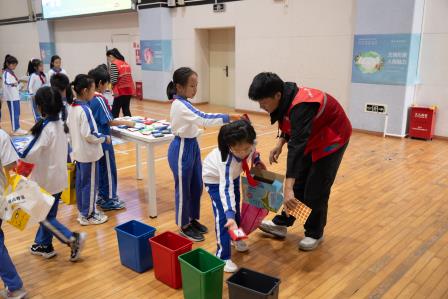 破“塑”解“盒”，植绿于心！ ———深圳市翠北实验小学打造校园环保新标杆