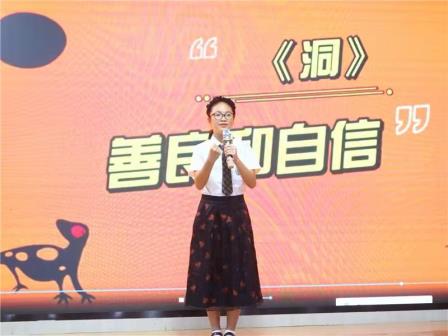 书香浸润童年，阅读点亮梦想——罗芳小学成功举办“聊聊我最喜欢的一本书”演讲比赛