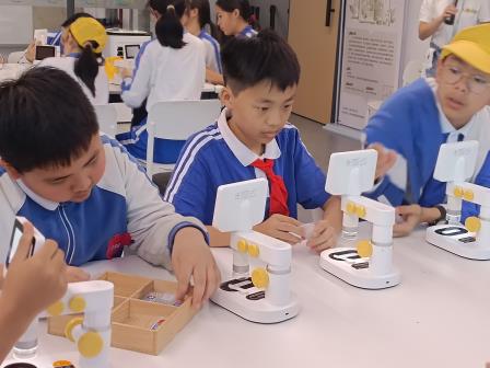 躬耕田园润童心，探秘科技筑梦想——深圳市莲南教育集团安芳小学开展秋季社会实践活动