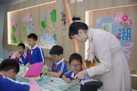 育人空间焕新！洪湖小学荷韵馆正式亮相，多学科联动打造“荷美教育”新阵地