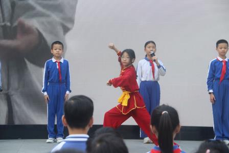 融中外智慧 启数字未来——深圳市人民小学举行第八届英语文化节开幕式