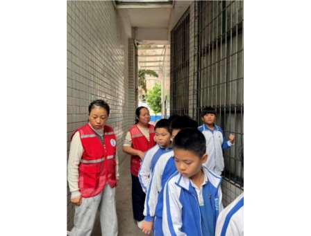 守护 “视” 界明朗 ——深圳市笋岗小学进行低年级视力筛查，家委志愿者暖心助力