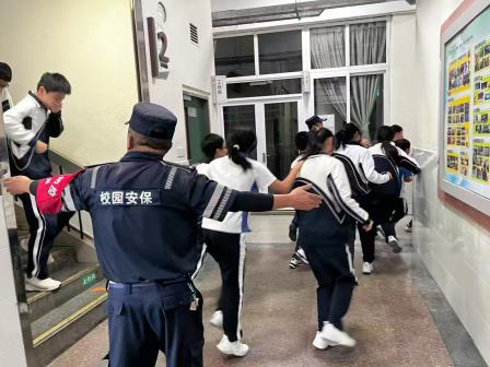 筑牢安全防线 共建平安校园 ——深圳市罗湖区螺岭锦星学校开展消防疏散演习  