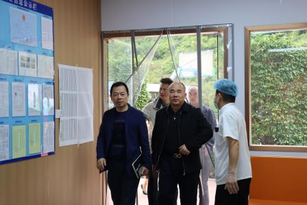 聚焦转型促发展，温馨关怀暖校园——区教育局领导莅临太白实验学校指导工作