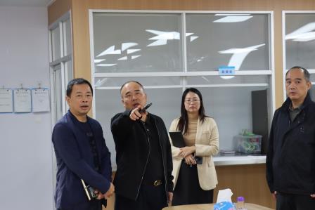 聚焦转型促发展，温馨关怀暖校园——区教育局领导莅临太白实验学校指导工作