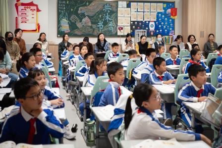 深耕新质课堂，赋能育人提质 —— 罗湖区中小学“百人听千课” 视导行动走进翠竹外国语实验学校