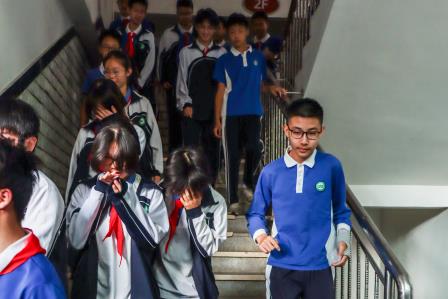 安全“童”行，守护成长——翠园文锦中学综合应急疏散演练暨消防安全教育活动