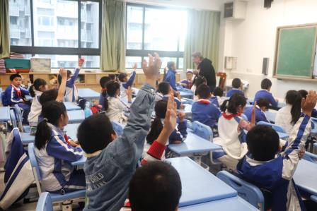 漫话家国事   滋养赤子心——东晓小学携手罗湖区关工委举办“漫话爱国”主题讲座