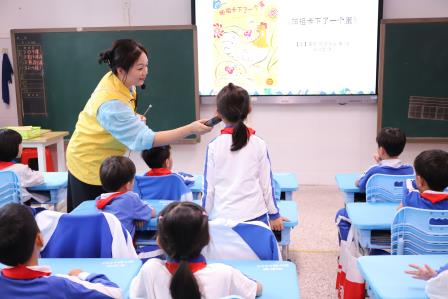 奇趣绘本起航书海，书香满园悦享童年 ——向西小学举行二年级“奇妙的绘本世界”主题阅读活动