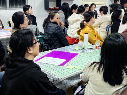 景园实验小学召开“让我们与孩子同行”主题家长会