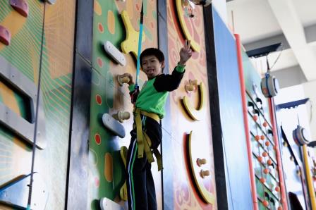 三地少年竞攀  湾区同心筑梦 ——罗湖小学粤港澳姊妹学校攀岩联谊活动圆满举行