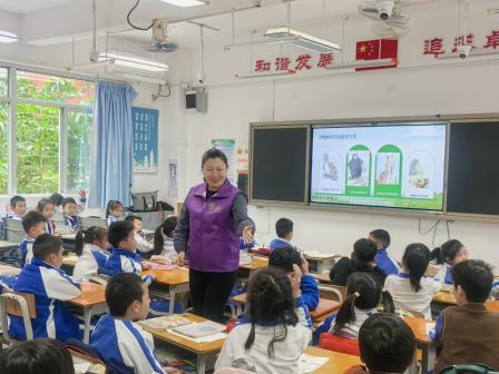 星河璀璨，共筑成长星光路——北斗小学召开2025-2026学年第一学期家长会
