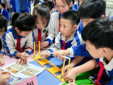 解密桥梁密码 播种工程梦想——景园实验小学开展“争当小小工程师”主题科普活动