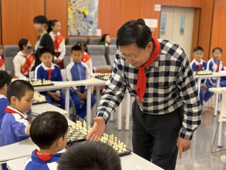 国际象棋特级大师进校园活动走进桂园小学
