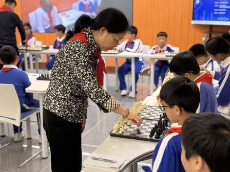 国际象棋特级大师进校园活动走进桂园小学