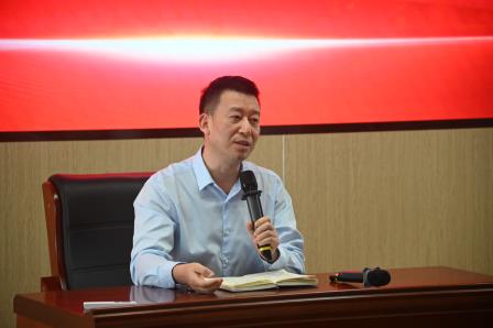 “践行‘三个一’，育满园桂香”德育沙龙座谈会