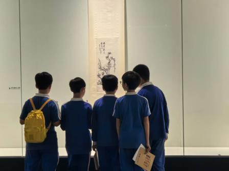 美育一件事｜行走美术馆——罗芳小学开展笔墨见精神，美育润童心实践活动  