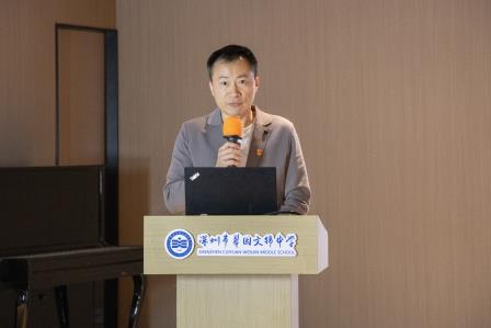 深学细悟四中全会精神，笃行实干强化师德担当——翠园文锦中学召开全体党员大会暨书记专题党课