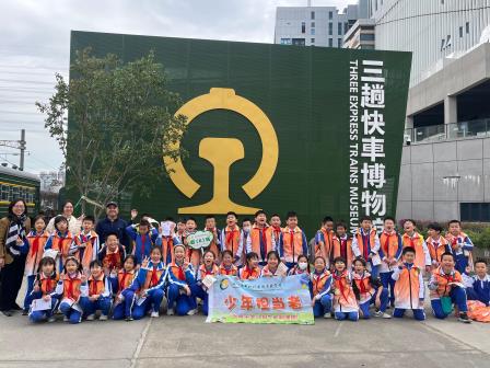 车轮载深情，研学悟初心——翠竹外国语实验学校“每周半天计划”红色引领主题系列活动深入推进