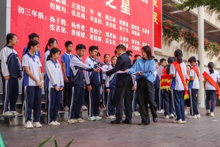 心怀鸿鹄志，扬帆在今朝——翠园文锦中学举行2025-2026学年度第一学期期中“学习之星”表彰暨激励教育活动