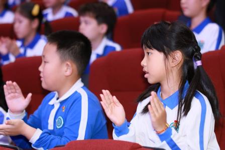 国际象棋特级大师走进罗湖未来学校，点燃学子智慧火花