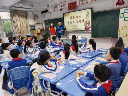 指尖传香，药韵润心 ——罗湖小学携手社区与同仁堂开展中医药文化研学活动