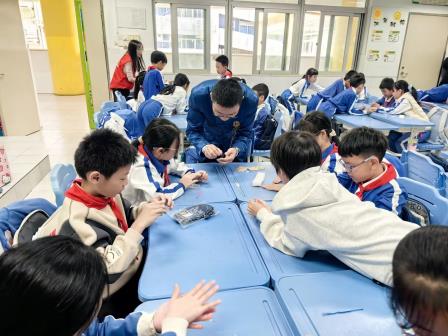 指尖传香，药韵润心 ——罗湖小学携手社区与同仁堂开展中医药文化研学活动