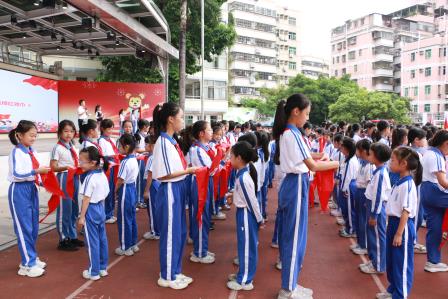 强国复兴有我，争做新时代好少年 ——深圳市笋岗小学举行2025年少先队新队员入队仪式