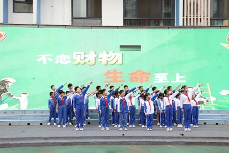 消防安全记心间——深圳市锦田小学举行第十周升旗课程展示活动