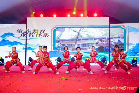 赤子归梓里 共话靖轩情 ——靖轩小学成功举办校友侨胞返校交流活动