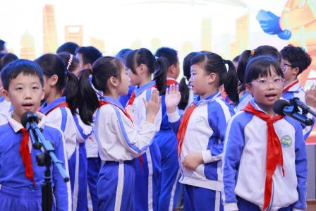 全民消防 生命至上——深圳市仙桐实验小学举行消防安全主题升旗仪式