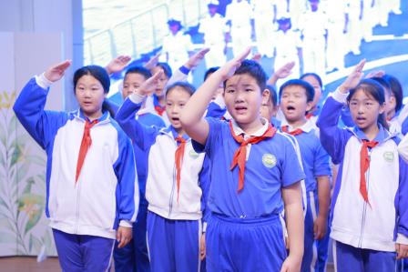 童心敬老 爱在重阳——深圳市仙桐实验小学举行重阳节主题升旗仪式